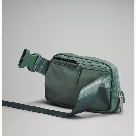 🆕LULULEMON EVERYWHERE BELT BAG TIDEWATER TEAL - Picture 4 of 9